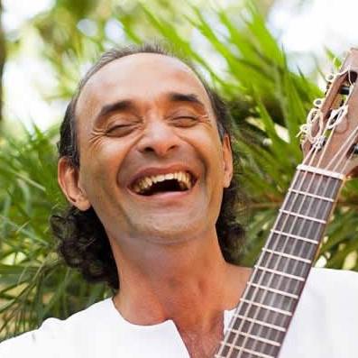 Beto Pereira (a.k.a. Arun
                  Violão Cósmico) on bass